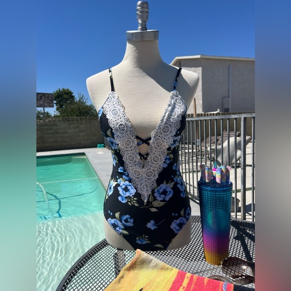 🔥Modihito Women's Tummy Control One Piece Swimsuit Vintage Lace V Neck Swimwear - Picture 3 of 10